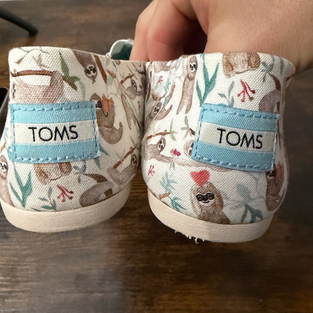 Toms Sloth Slip-Ons sz 6.5 - Picture 6 of 8